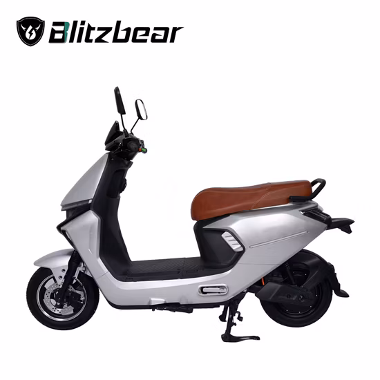 Best-Seller Polyresin Garden Gnome Statue with a Lantern for Home and Garden Decoraiton